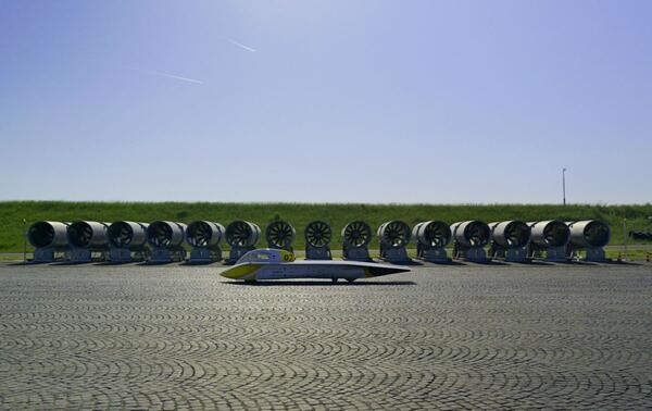 Solarfahrzeug beim Testen auf dem Bosch-Gel�nde