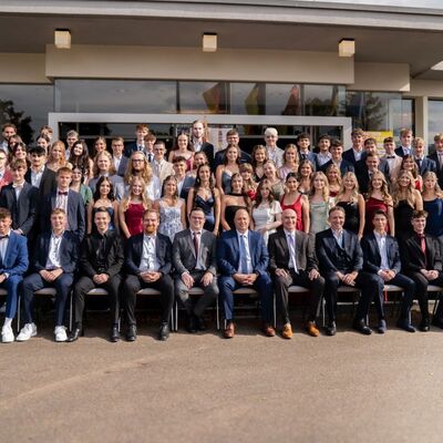 Das Wirtschaftsgymnasium der Kaufm&auml;nnischen Schule Tauberbischofsheim hat 38 Abiturienten und 38 Abiturientinnen feierlich verabschiedet.