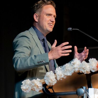 Thorsten Haas, stellvertretender Dezernent f&uuml;r Kreisentwicklung und Bildung beim Landratsamt Main-Tauber-Kreis, &uuml;berbrachte Gr&uuml;&szlig;e und Gl&uuml;ckw&uuml;nsche von Landrat Christoph Schauder.