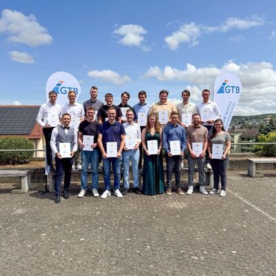 Ausgezeichneter Abschluss: Die Fachhochschul- und Technikerschulabsolventen, die einen Preis oder eine Belobigung erhalten haben. 