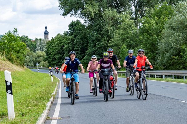 Im vergangenen Jahr f�hrte die Veranstaltungsstrecke des Autofreien Sonntags an Weikersheim vorbei. Rauf aufs Rad und rein in die Festorte ist auch in diesem Jahr das Motto des beliebten Rad-Events, der am 3. August zwischen Tauberbischofsheim und Bronnbach stattfindet.