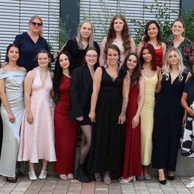 Die Absolventen der Klasse G3ZF der Gewerblichen Schule Bad Mergentheim. 
