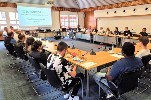 Auch beim dritten Arbeitskreistreffen der Fachkr�fteinitiative "Jobmotor 2028" standen Information und Austausch im Mittelpunkt.