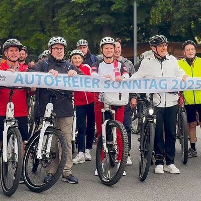 Bild vergr&ouml;&szlig;ern: Das Foto zeigt die Eröffnung des Autofreien Sonntags mit den Bürgermeistern Georg Wyrwoll (Werbach) und Joachim Döffinger (Assamstadt), Landrat Christoph Schauder, Bürgermeisterin Anette Schmidt (Tauberbischofsheim), Landtagsvizepräsident Prof. Dr. Wolfgang Reinhart und Kreisrat Jürgen Vossler.