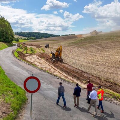 Blick von oben: Der Landkreis investiert insgesamt f�nf Millionen Euro, um die Kreisstra�e K 2800 von Zimmern nach Messelhausen zu sanieren und auszubauen.