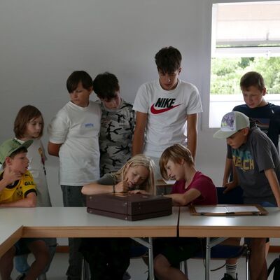 Am Ende der spannenden Schatzusche: Mithilfe von GPS und Landkarte ermittelten die Teilnehmer den Hauptgewinn.