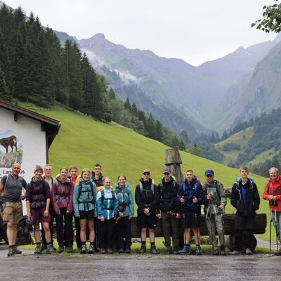 Zu Fu� die Alpen �berquert: 13 Sch�lerinnen und Sch�ler des Technischen Gymnasiums der Gewerblichen Schule Tauberbischofsheim haben die Herausforderung gemeistert.