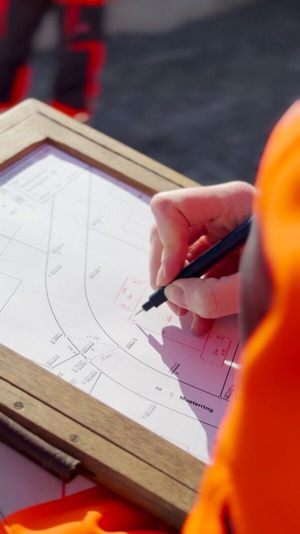 Bei der Vermessung von H�usern ist Genauigkeit gefragt.