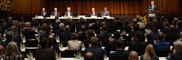 Landkreistagspr�sident Dr. Achim Br�tel forderte bei seiner Rede vor der Landkreisversammlung in Balingen einen finanziellen Befreiungsschlag f�r die kommunale Familie.