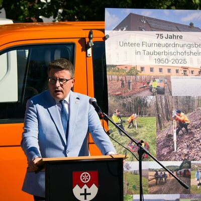 Landrat Christoph Schauder bei seiner Ansprache anl�sslich des 75-j�hrigen Bestehens des Flurneuordnungsamtes in Tauberbischofsheim.