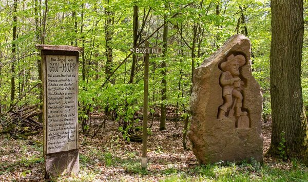 Auf dem Qualit�tsweg "LT 2 - Romantisches Wildbachtal" st��t man auf die Sage um den Hoi-Hopp-Stein, eine Erz�hlung, die die Fantasie befl�gelt und die Wanderung zu einem kulturellen Erlebnis macht.