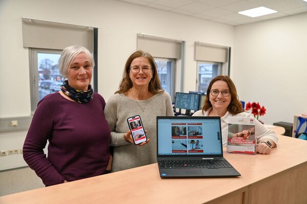 Ausf�hrlich und in neun Oberthemen strukturiert: Das Team des Pflegest�tzpunktes Main-Tauber-Kreis mit Susanne Hartmann (v.l.), Karin L�ffler und Ulrike L�hr hat sein Online-Informationsangebot massiv ausgebaut. 