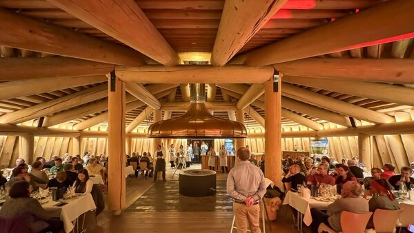 Regionale Bio-Lebensmittel von Spitzenköchen zubereitet: "NaturVeredelt - das Dinner der Bio-Musterregion Main-Tauber-Kreis" findet am Samstag, 7. März 2026, im Erdhaus im Waldorado in Bad Mergentheim statt. 