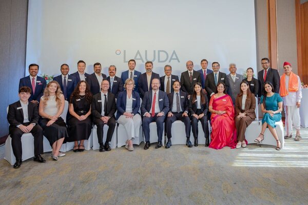 Hochrangige G�ste aus Wirtschaft und Politik sowie Partnerunternehmen feiern die Er�ffnung von Degree Lauda Precision in Pune, Indien - ein Meilenstein f�r die Expansion des Weltmarktf�hrers Lauda in einen der dynamischsten Zukunftsm�rkte weltweit.