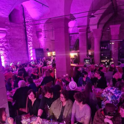 Die Frauenweinprobe "Women only" ist das erste Programmhighlight: Am Donnerstag, 12. Februar 2026, k�nnen Frauen einen geselligen und kurzweiligen Abend bei der Weinprobe in der Vinothek verbringen.
