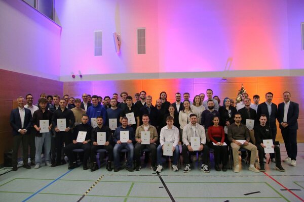 Die Gewerbliche Schule Tauberbischofsheim hat insgesamt 43 junge Fachkr�fte in einem feierlichen Rahmen verabschiedet.