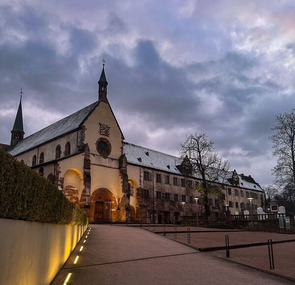 Bei der Winterabendf&uuml;hrung am Samstag, 17. Januar, um 16 Uhr, lernen die Teilnehmerinnen und Teilnehmer die winterliche Klosteranlage von ihrer ruhigen Seite kennen.