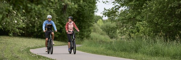 Radfahrer bei Distelhausen: Die Tourimia Tourismus GmbH pr�sentiert ihre neue touristische Marke f�r das n�rdliche Baden-W�rttemberg, "Im S�den ganz oben", gemeinsam mit ihren sechs Teilregionen auf der Reisemesse CMT in Stuttgart.