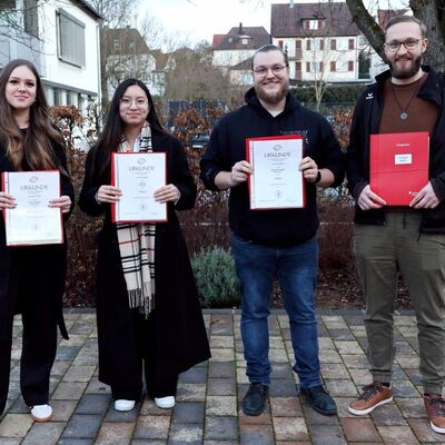 Die Gewerbliche Schule Bad Mergentheim verabschiedet ihre Absolventen der Klassen E3FL und E3FS.