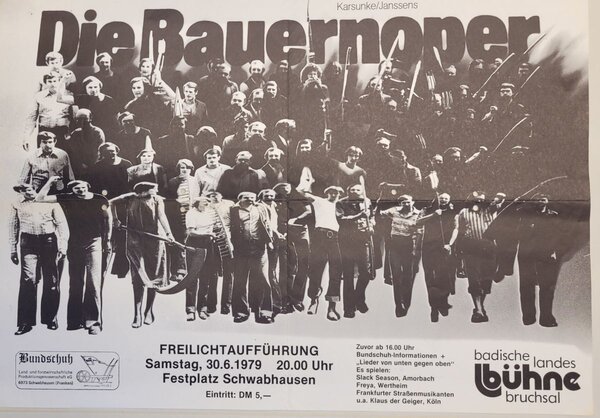 Plakat f&uuml;r die Freilichtauff&uuml;hrung der Badischen Landesb&uuml;hne Bruchsal der &raquo;Bauernoper&laquo; von Yaak Karsunke/Peter Janssens am 30. Juni 1979 in Schwabhausen. 