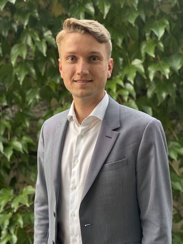 Auf dem Bild sieht man Dr. Joachim B&uuml;rkle 