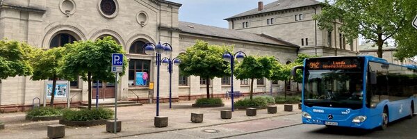 Die Busse fahren weiter, die Mobilit�tszentrale (Bild) sowie die Gesch�ftsstelle der Verkehrs-gesellschaft Main-Tauber in Lauda sind nach einem Cyberangriff aktuell f�r den Publikums-verkehr geschlossen und weder per Telefon noch per E-Mail erreichbar. 