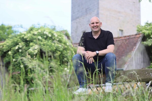 Kabarettist Christoph Maul steht beim Starkbieranstich am Samstag, 21. M&auml;rz, um 19 Uhr auf der B&uuml;hne im Bernhardsaal. Die f&uuml;nfte Auflage des Events verspricht beste Unterhaltung bei Comedy, Livemusik und Kulinarik.