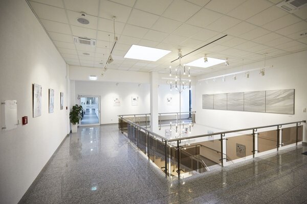 In den R�umlichkeiten der Lauda FabrikGalerie werden die besten Arbeiten des Kunstwettbewerbs ausgestellt.