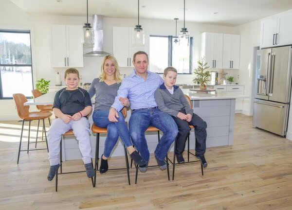 Eine gl�ckliche Familie: In der Sitzung berichtete die Kreisverwaltung den Ausschussmitgliedern �ber Ma�nahmen des Jugendamtes zur Gewinnung und Bindung von Vollzeitpflegefamilien im Main-Tauber-Kreis.