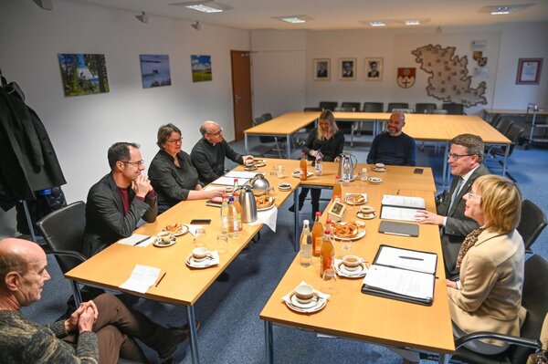 Angespannter Haushalt, vielf�ltige Herausforderungen und der Fokus auf eine gute Zusammenarbeit pr�gten das j�hrliche Gespr�ch zwischen den Spitzen von Kreis und Kirchen. 