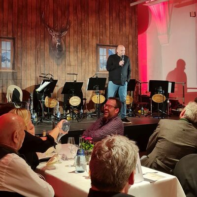 Kabarettist Christoph Maul eroberte mit seinem Programm "Live & Ungeprobt" die Herzen und Lachmuskeln der G�ste im Bernhardsaal. 
