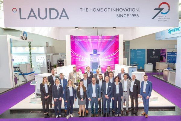 Lauda Messestand mit Team bei der analytica 2026 in M�nchen.