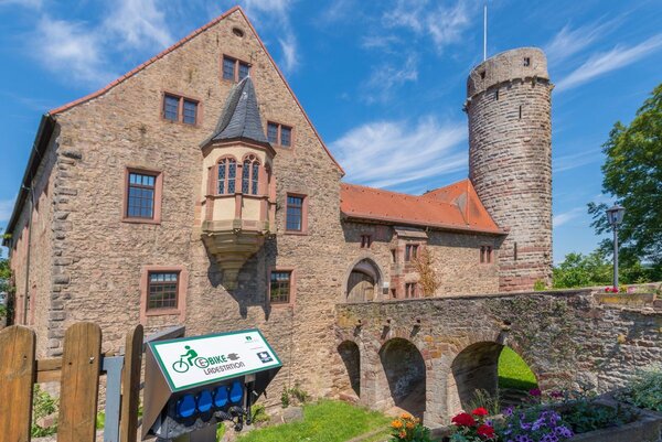 Start- und Zielpunkt mit historischem Charme: Das Schloss K�lsheim als herrlicher Auftakt f�r den Rundwanderweg LT 4 - Sch�nert.