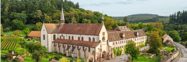 Die kreiseigene Liegenschaft Kloster Bronnbach bei Wertheim: Nachdem Landkreis und P�chterin sich geeinigt haben, kann der �bernachtungs- und Gastronomiebetrieb im bisherigen Umfang fortgesetzt werden. Vom Tisch ist die Verpflichtung des Landkreises, das Hotel baulich zu erweitern.