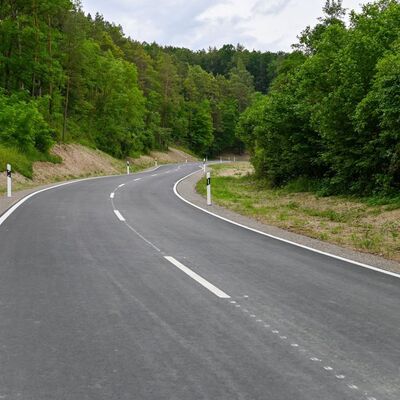 Der Kreisstra�e K 2800 kommt mit Blick auf den bevorstehenden Ersatzneubau der Gr�nbachtalbr�cke in Gerlachsheim eine elementare Bedeutung als Umleitungsstrecke zu. 