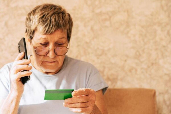 Aktuell liegen dem Pflegest�tzpunkt Main-Tauber-Kreis Hinweise auf betr�gerische Telefonanrufe vor, bei denen die Anrufer B�rgerinnen und B�rger kontaktieren und sich f�lschlicherweise als Mitarbeitende der Pflegest�tzpunkte ausgeben.