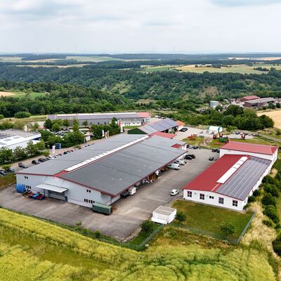 Blick auf das Betriebsgel�nde von Manz-Backtechnik. Am Standort in Creglingen arbeiten rund 45 Mitarbeiter.