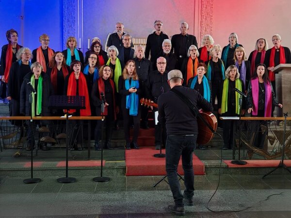Beim Benefizkonzert des F&ouml;rdervereins f&uuml;r Sambia am Samstag, 18. Juli, um 19.30 Uhr in der Bronnbacher Klosterkirche tritt der Chor "Troubadours" auf.