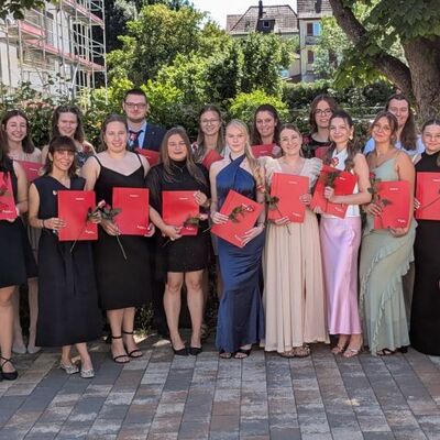 Die EPE Bad Mergentheim hat 29 Absolventinnen und Absolventen der praxisintegrierten Ausbildung zur Erzieherin/zum Erzieher verabschiedet.