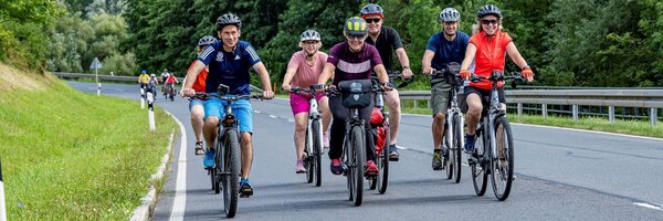 Beim "Autofreien Sonntag", der j�hrlich am ersten Sonntag im August stattfindet, geh�rt die Stra�e den Fahrradfahrerinnen und Fahrradfahrern. In diesem Jahr findet das Event am Sonntag, 2. August, auf der Strecke zwischen Bad Mergentheim und Rothenburg ob der Tauber-Detwang statt.