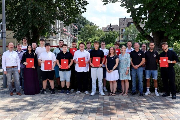 Die Absolventen der zweij�hrigen Berufsfachschule der Gewerblichen Schule Bad Mergentheim. 