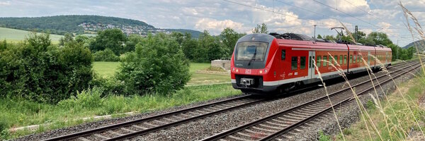 Regionalbahn-Zug auf der Strecke zwischen Lauda und K�nigshofen: Nachdem inzwischen mehr als 500 Fahrg�ste am Tag erreicht werden, m�ssen Main-Tauber- und Neckar-Odenwald-Kreis nicht mehr zur Finanzierung beitragen.