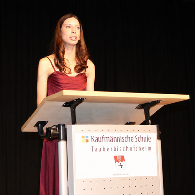 Scheffelpreistr�gerin Anja H�ffner blickte auf die spannende Schulzeit zur�ck.