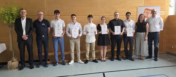Die Gewerbliche Schule Tauberbischofsheim hat sieben Absolventen des Technischen Berufskollegs II verabschiedet.