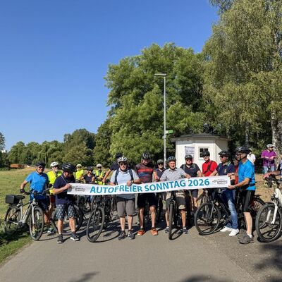 Landrat Christoph Schauder er�ffnet bei herrlichem Sommerwetter den Autofreien Sonntag in Bad Mergentheim. Die von ihm begleitete Tour f�hrte weiter nach Weikersheim und Sch�ftersheim bis nach Igersheim.