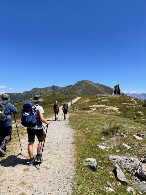 Bild vergr&ouml;&szlig;ern: Das Foto zeigt strahlendes Wetter bei der Alpenüberquerung von Oberstdorf nach Meran.