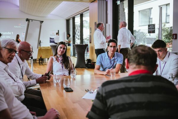Beim zweiten Barcamp der Futurelabs im Rebgut in Lauda diskutierten rund 40 Vertreterinnen und Vertreter aus Unternehmen, Verb�nden und Kommunen dar�ber, wie Wandel gelingen kann.
