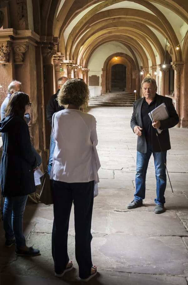 Bei der Themenf&uuml;hrung "Von Rittern, &Auml;bten und K&ouml;nigen - Grablegen im Kloster Bronnbach" mit Kurt Lindner am Sonntag, 25. Oktober, werden die Grablegen genauer beleuchtet.