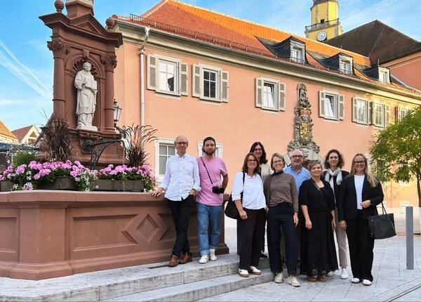 Die Jury des Auszeichnungsverfahrens "Beispielhaftes Bauen" auf dem G�nsmarkt in Bad Mergentheim.