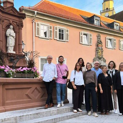 Die Jury des Auszeichnungsverfahrens "Beispielhaftes Bauen" auf dem G&auml;nsmarkt in Bad Mergentheim.